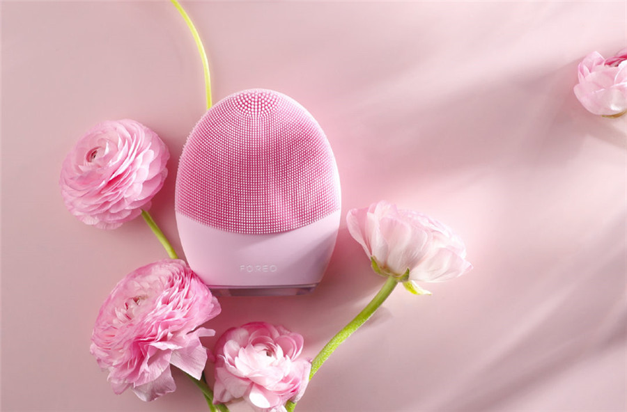 “小脸梦”光靠护肤品怎么够？美容仪才是留住青春的神助攻