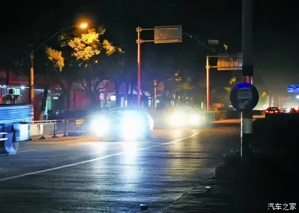 创新科技开车遇到对面开远光灯这样做一举两得