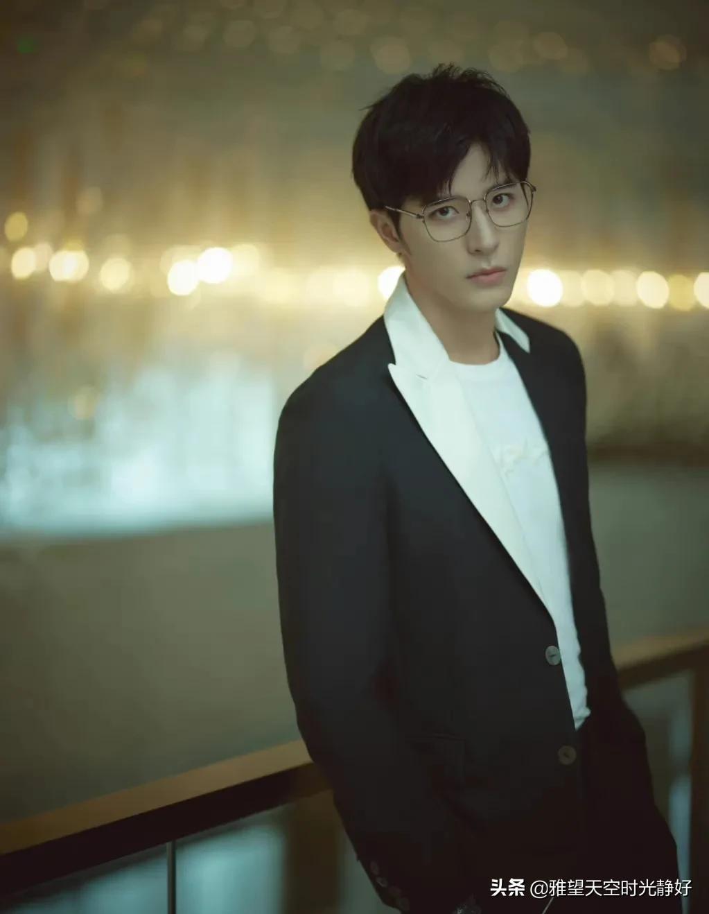 盘点国内男明星眼镜杀高清写真照斯文帅气沉稳内敛雅致贵气