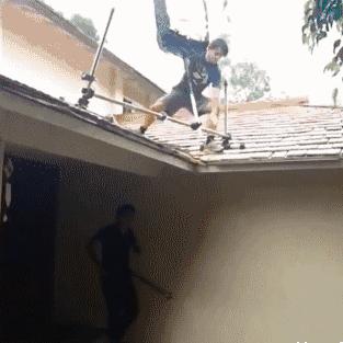 搞笑gif段子不由自主的咽了下口水,搞笑gif吃饭要优雅我真的做到了