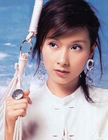 一张照片变身港风女神王祖贤,王祖贤依旧美艳动人