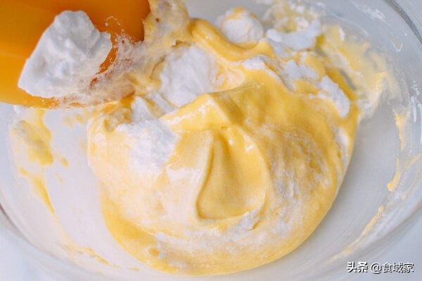 无烤箱做瑞士卷,瑞士卷怎么做才甜而不腻