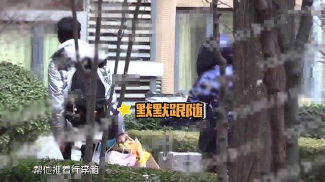 德云社秦霄贤与观众们的蜜汁关系,德云社秦霄贤拥抱女粉丝和女明星