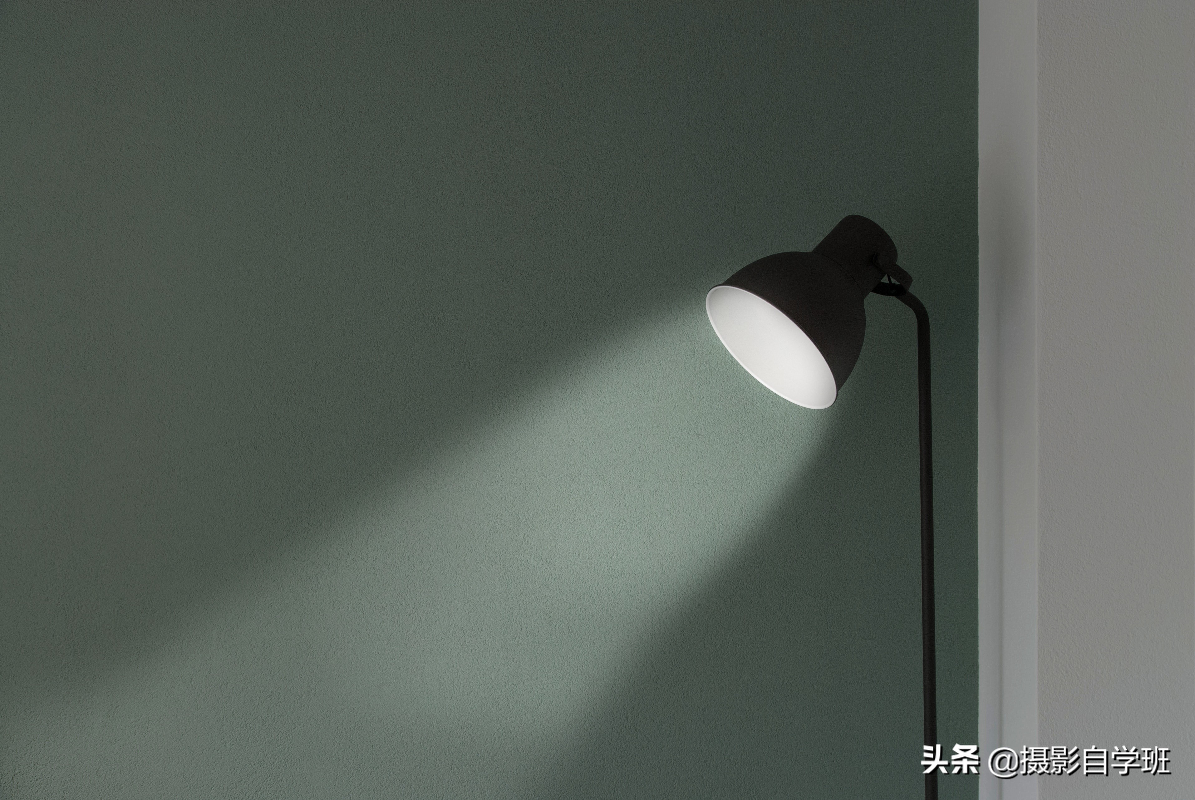 家里的灯可以变颜色,家里的灯还能这样拍