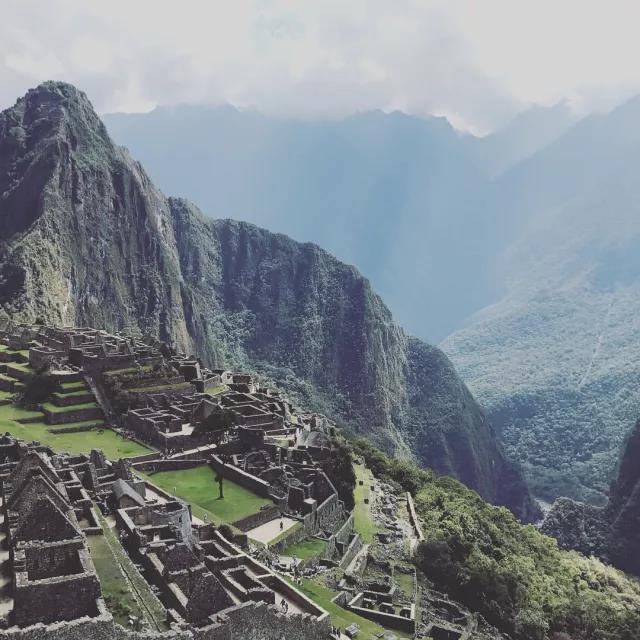 长相像外国人的汉族人,长相酷似中国人的印第安人