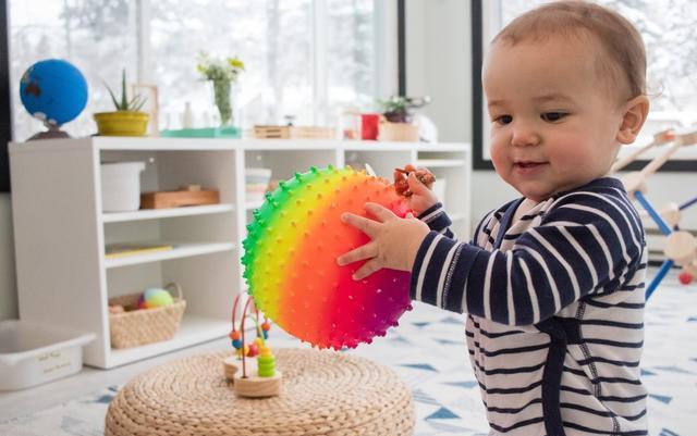 育儿0-3岁宝宝发育全攻略,宝宝1-6个月育儿难点