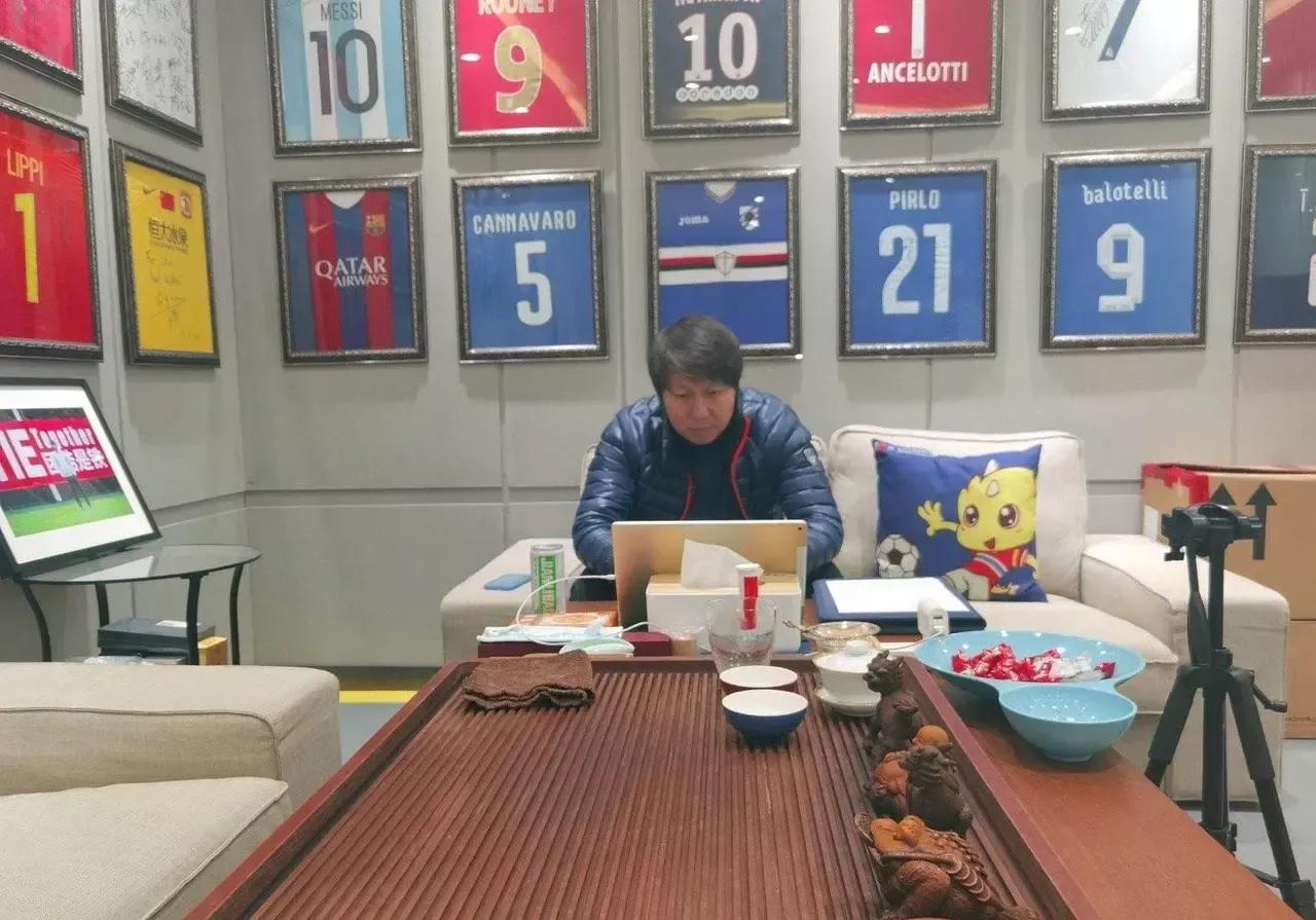 李铁带领国家队找到国脚的命门，想学米卢快乐足球能否成功？