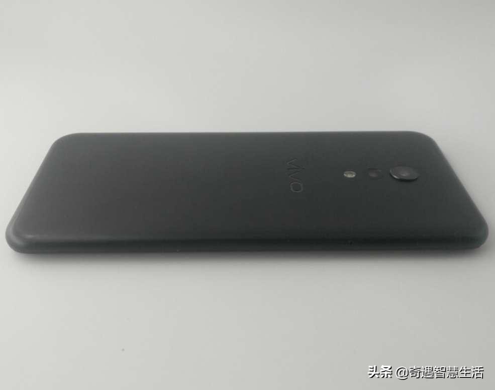 vivo手机曲面屏2499,vivo曲面屏性价比高的手机千元机