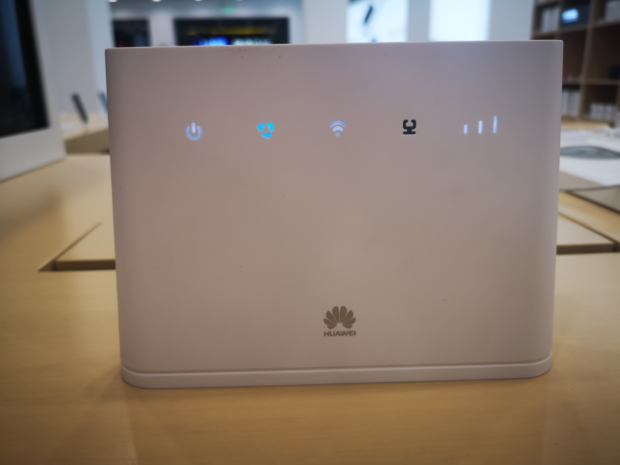 华为一碰就能上网的路由器怎么用,华为4g路由器能当普通路由器用吗