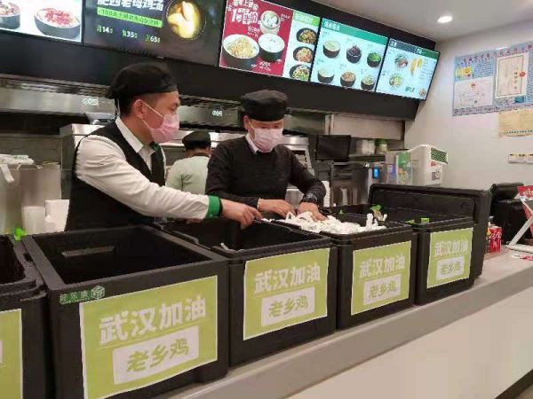 老乡鸡龙津大道店长,老乡鸡为武汉医护人员送餐