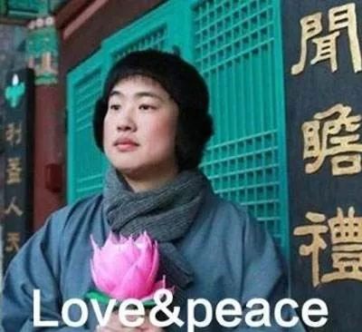 “即使爸爸再忙，也会抽空看美女。”看了娃造的句我笑到打鸣