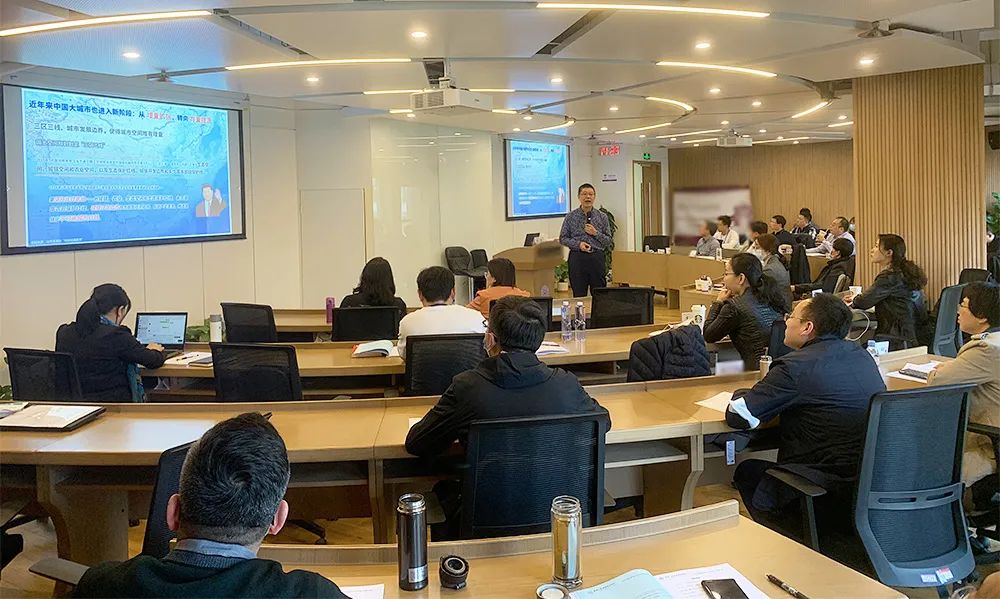 李忠：用钢笔记录粉笔