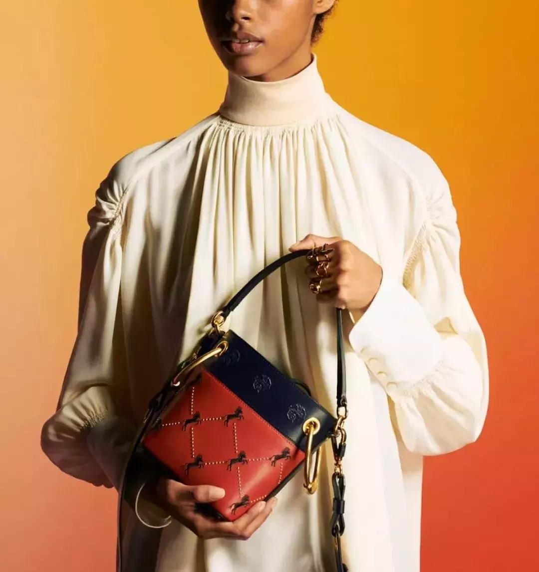 过年真的只要穿红色就是最好看的,春节必须有红色单品