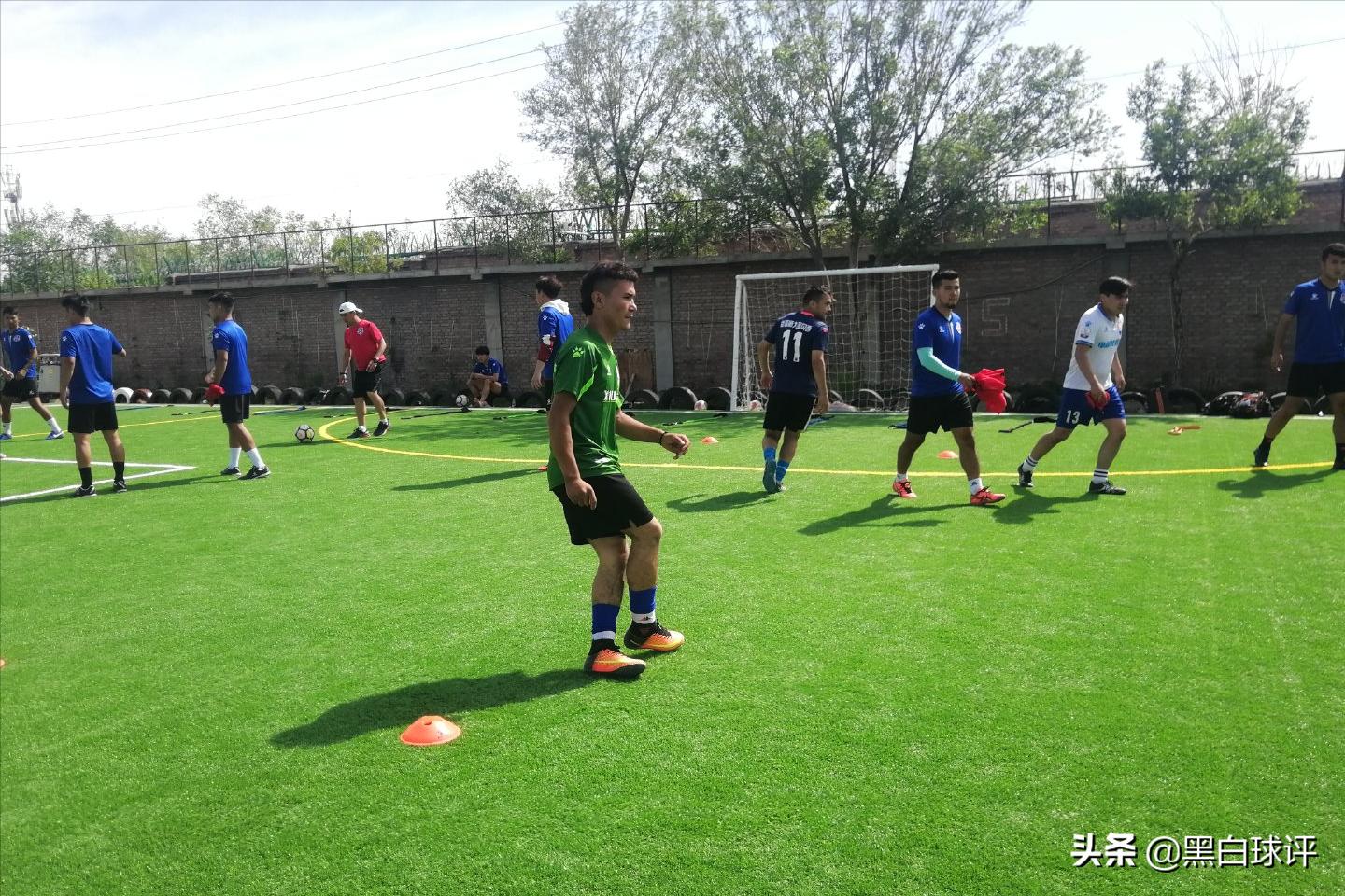 从厨子变职业球员，努尔买买提用热爱诠释，何为梦想不可辜负