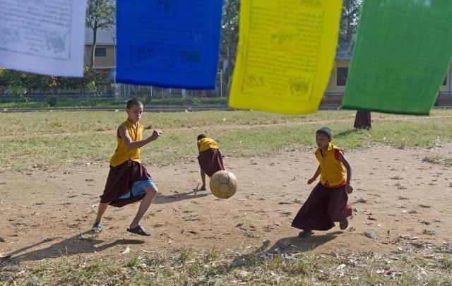 用生命在踢球的意大利队,用生命来踢足球视频