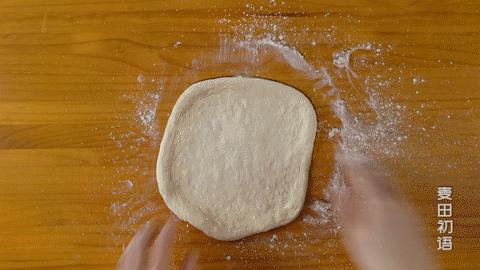 简单易学的披萨饼胚教程,意式超薄披萨饼胚家庭做法