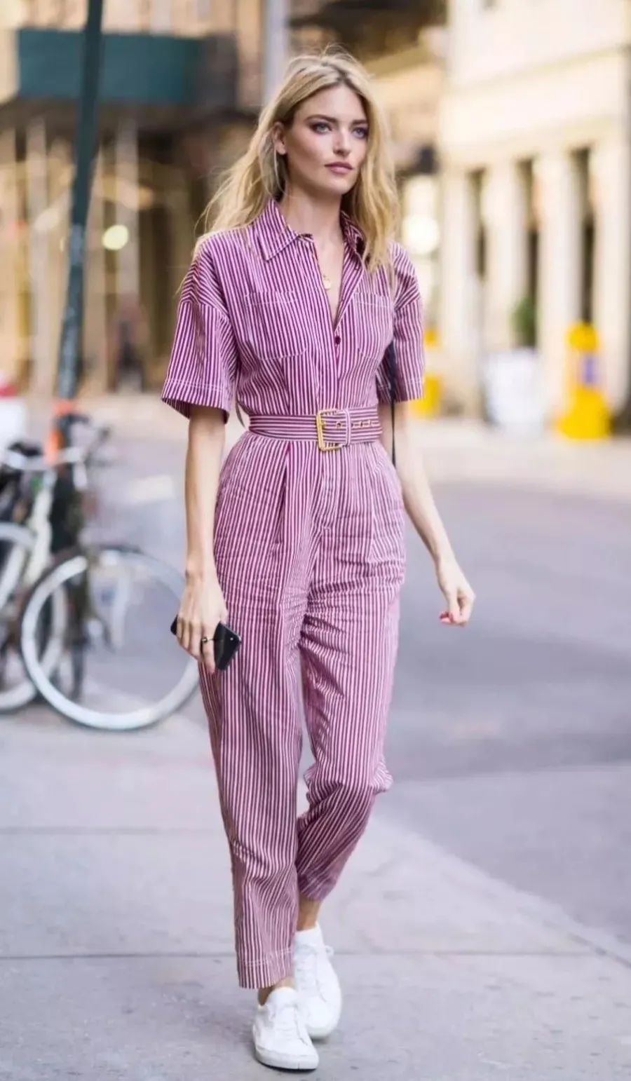 日常穿搭不可少具有质感腰带点缀,时髦精致女士两面穿时尚腰带