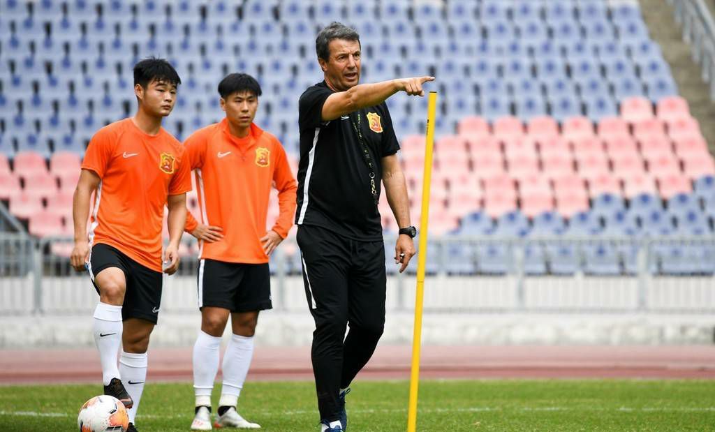 武汉卓尔主帅,武汉卓尔队教练