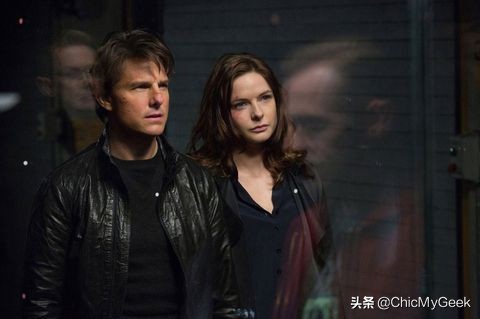 丽贝卡·弗格森沙丘剧照,丽贝卡弗格森沙丘剧照黄裙子