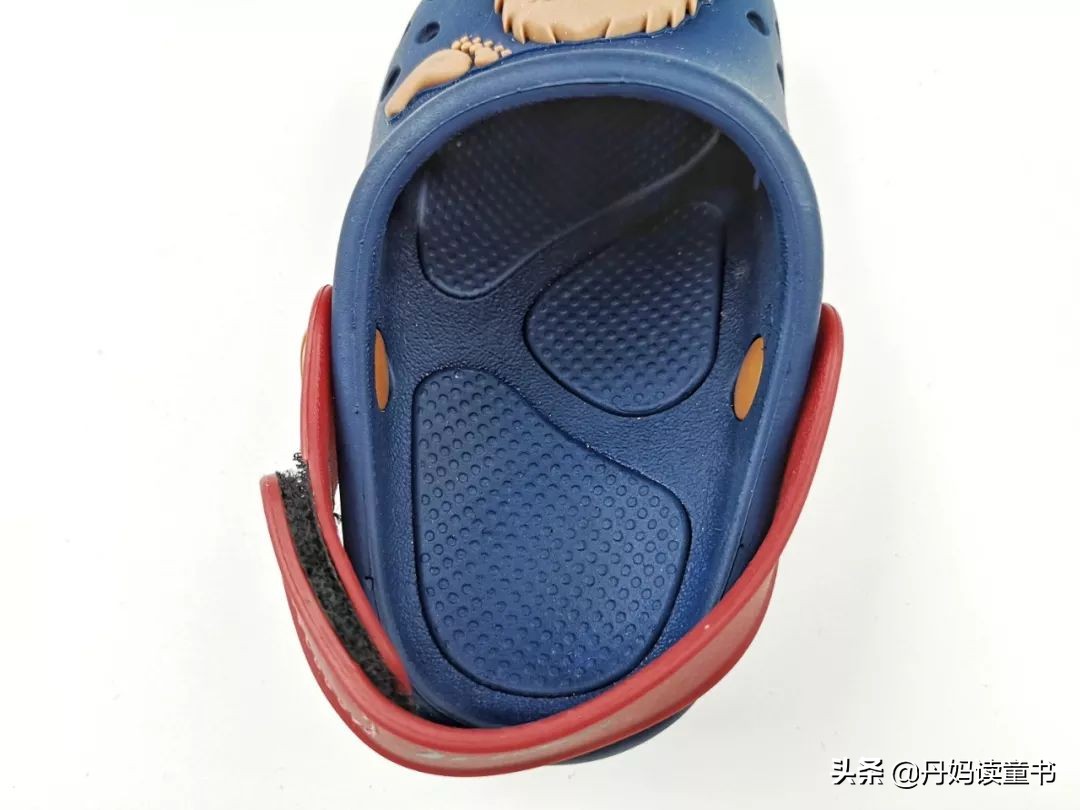 小孩穿多了凉鞋对身体的伤害,小孩子穿凉鞋会有什么影响