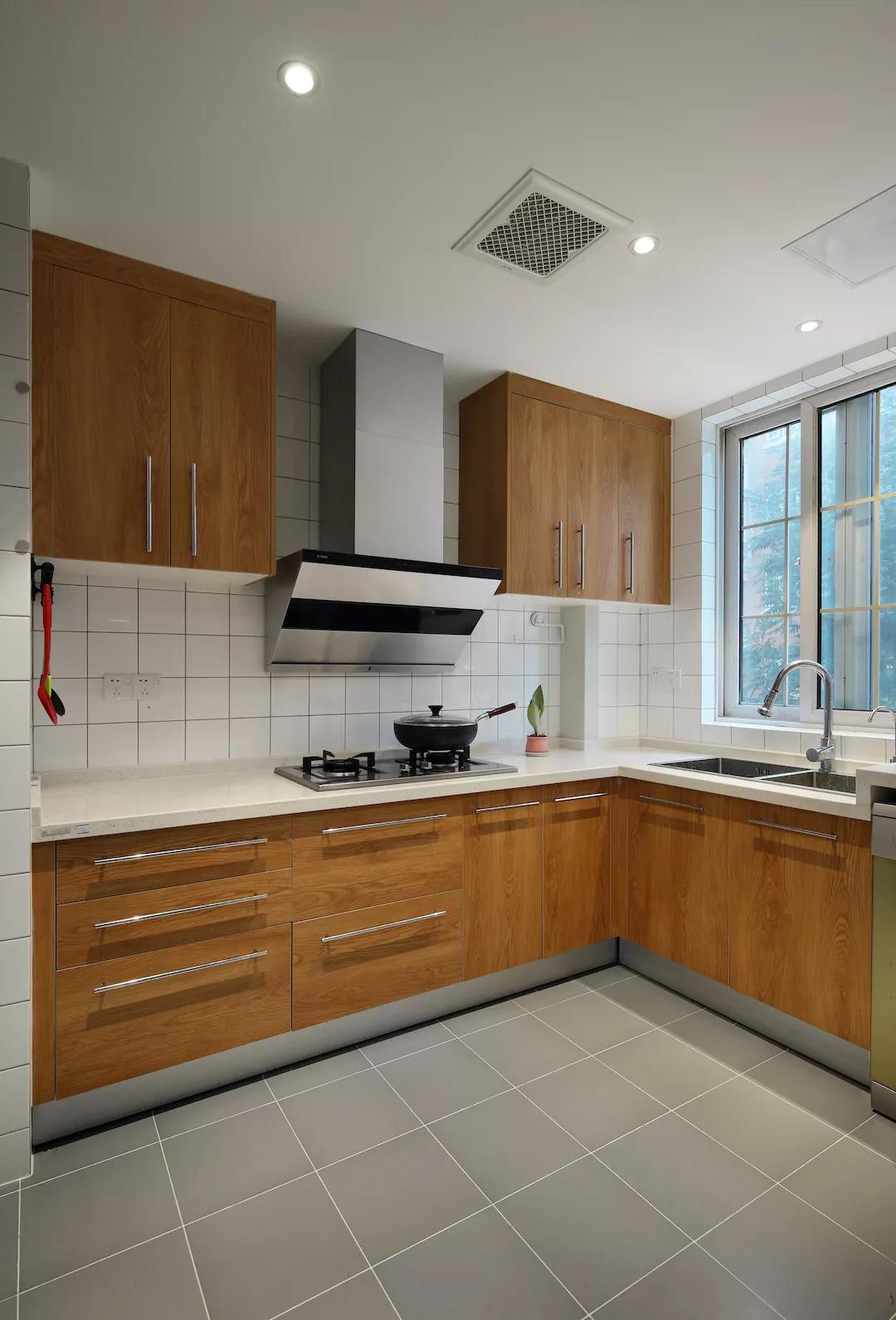 房子电视柜怎么装修好看又实用,越来越多的人装修不做电视背景墙