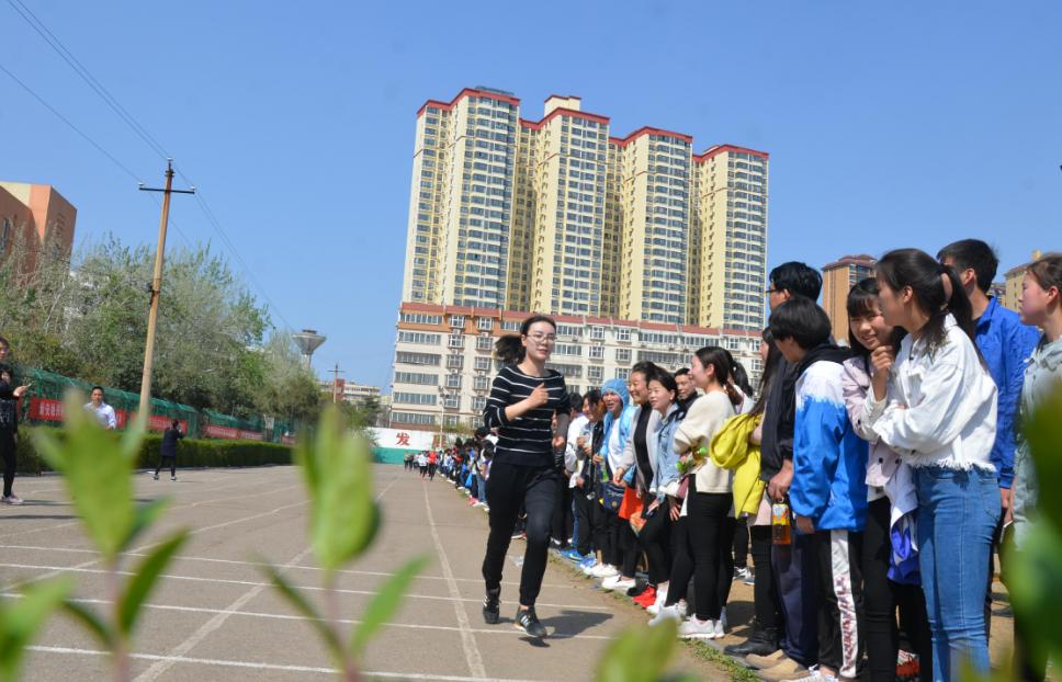 楂樹腑鐢熷拰鑱岄珮鐢熺殑鍖哄埆,楂樹腑鐢熷拰鑱岄珮鐢熺殑鍖哄埆瑙嗛