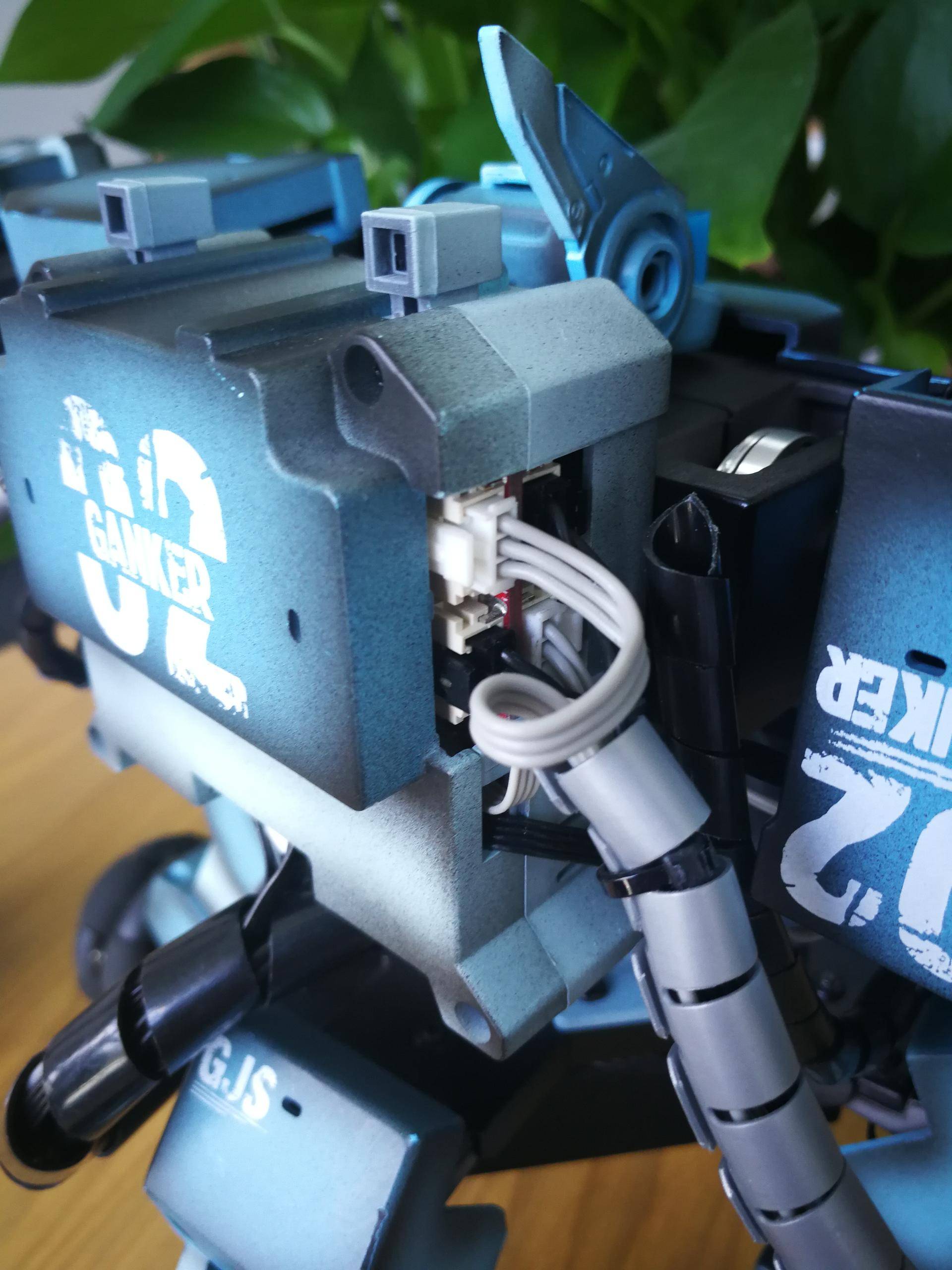 射击、近战、技能……不，这不是电脑游戏，这是Ganker机器人！