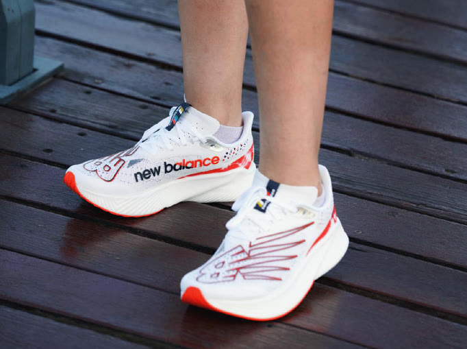 马拉松运动员都穿什么牌子的跑鞋,公认脚感最好的10双跑鞋马拉松