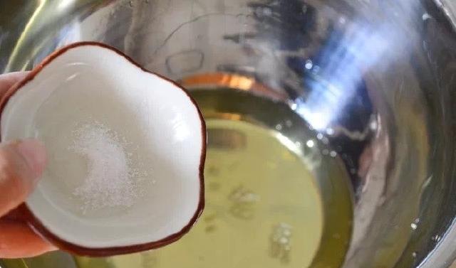 继全民凉皮，肉夹馍之后，电饭煲蛋糕又火了，详细步骤来了