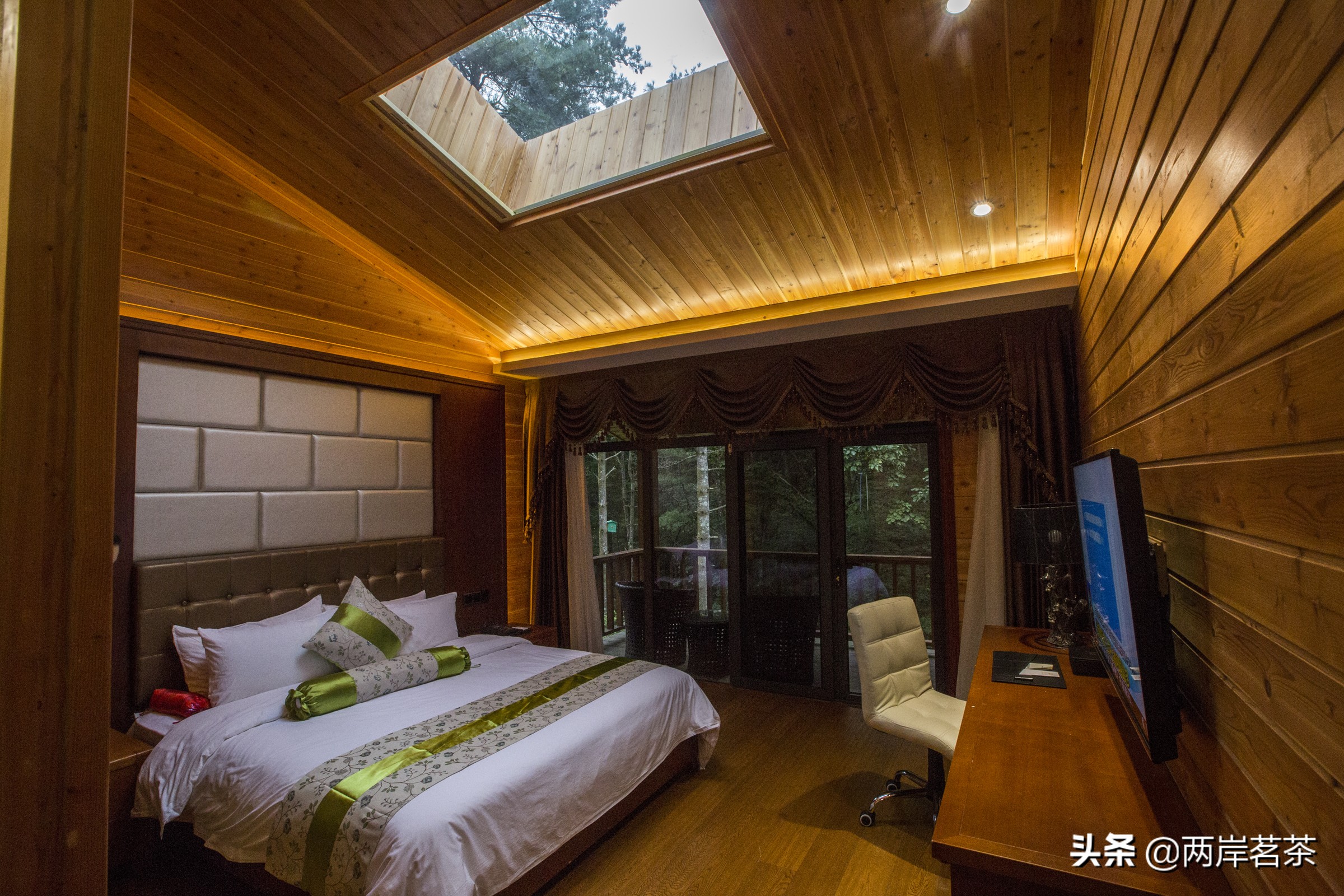 再看白云山，看山不是山，它是一本百读不厌的百科全书