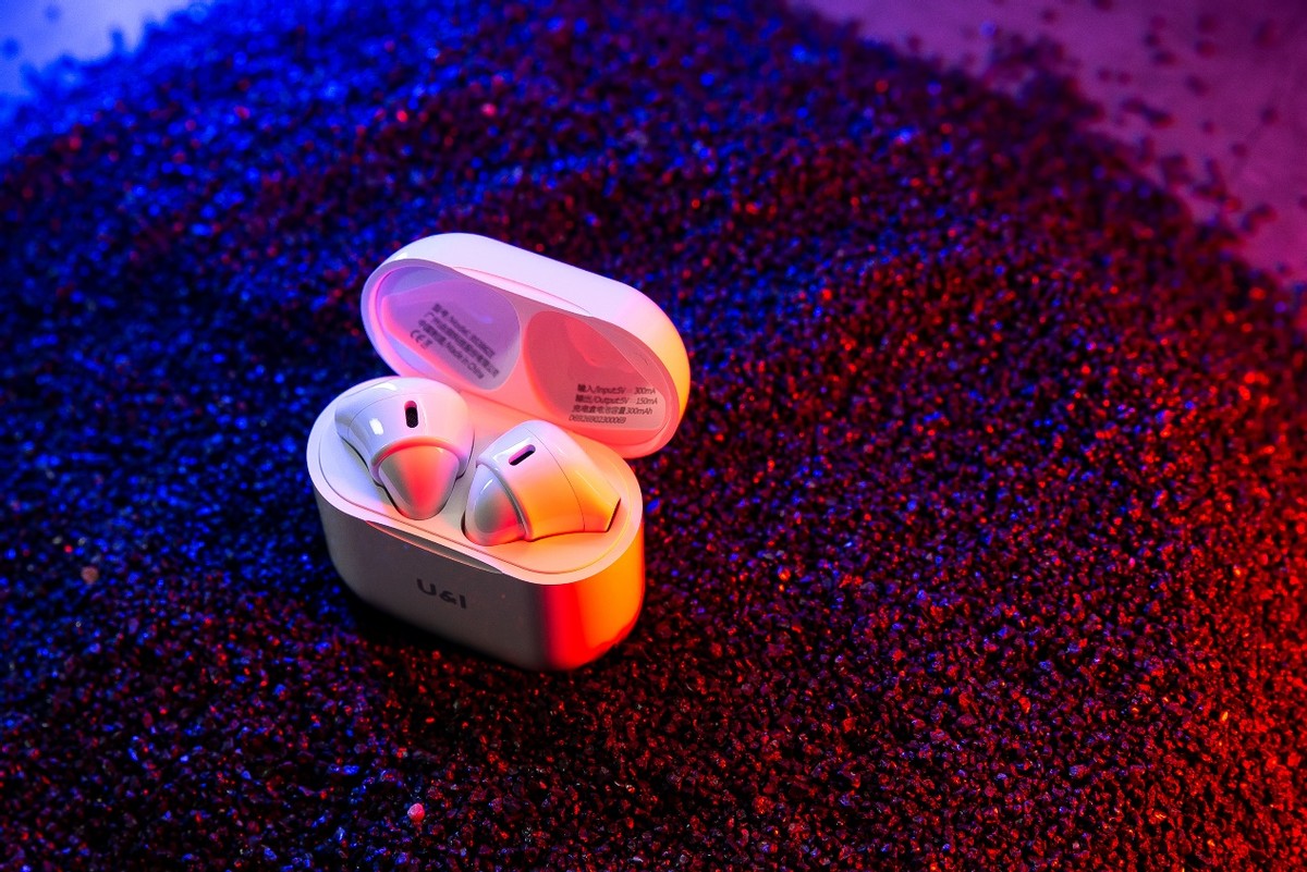 无感佩戴+HiFi音质组合，UI由我Mini上手体验