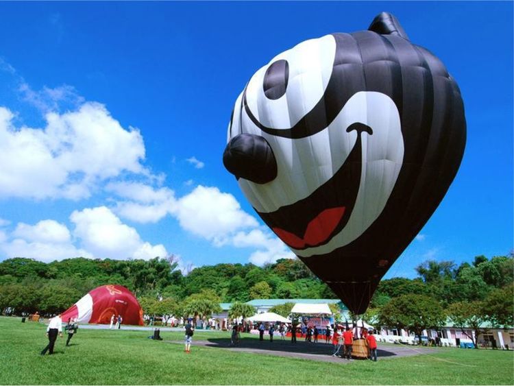 新春打卡重庆香水百合网红艺术节，坐小火车、玩玻璃滑道...