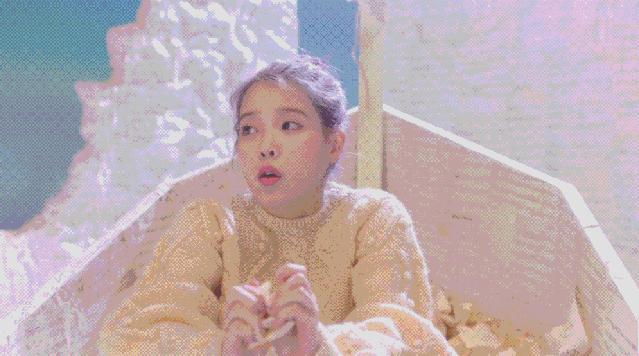 iu发型图片中短发,慵懒韩式低马尾丸子头iu