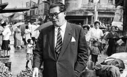 这位17岁的青年，用一把武士刀几乎改变了日本历史