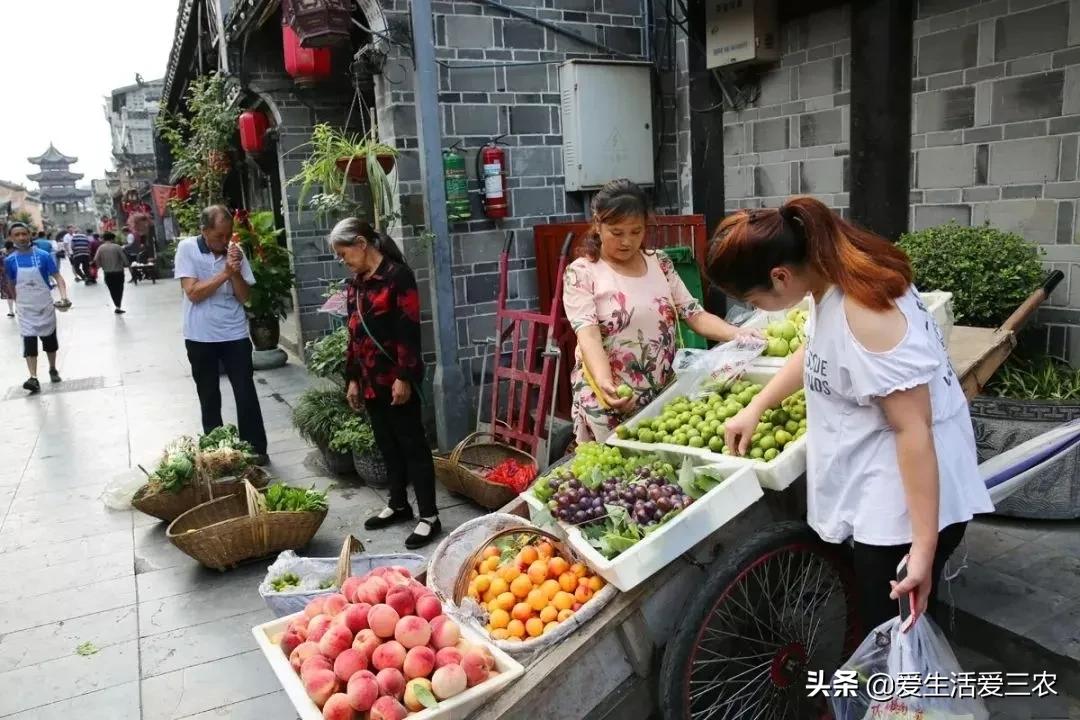 农村致富经:摆摊赚钱很难吗？那是因为你方法不对，来学学吧！