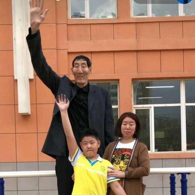 中国巨人鲍喜顺生活,中国巨人鲍喜顺活了多少岁