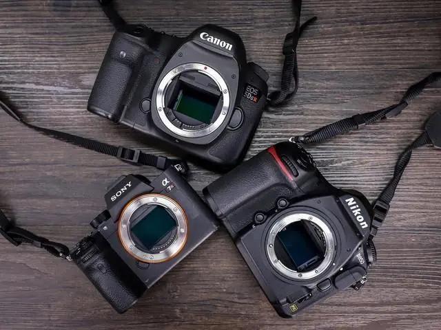 微单不专业吗,现在入门微单比高端单反强吗