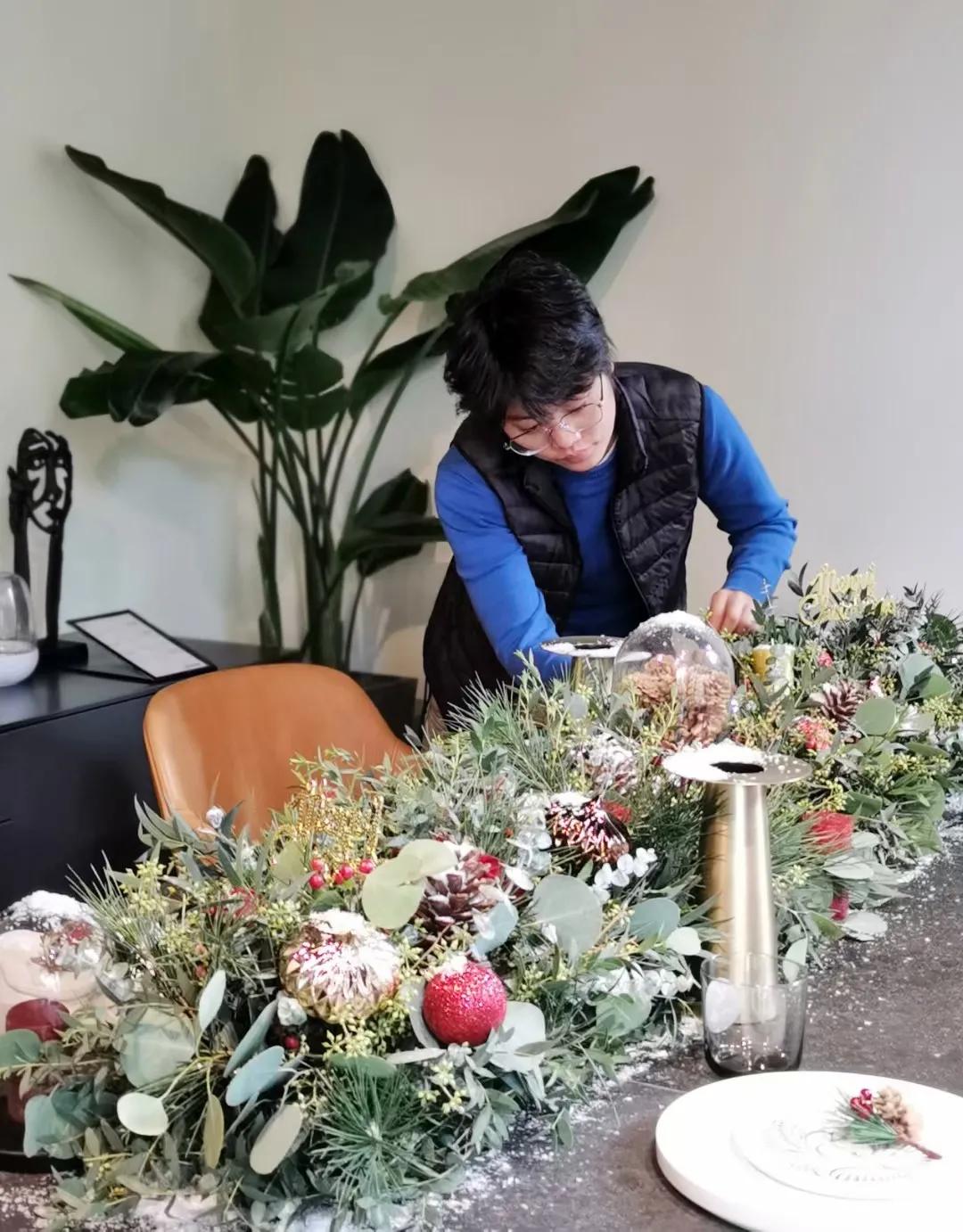 从10平方米的楼梯间花店，到130平方米的花园花店，为何她俩做得这么火？