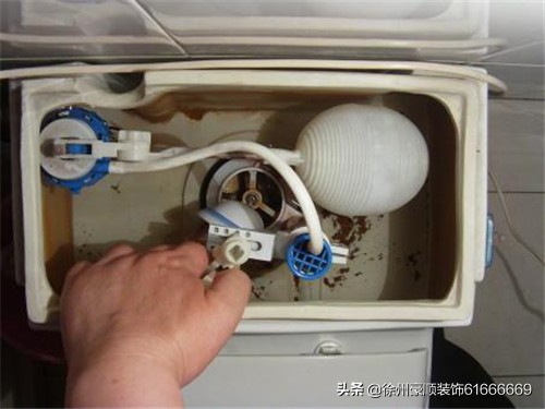 马桶水箱漏水怎么处理方法图片,全自动马桶水箱漏水如何拧紧