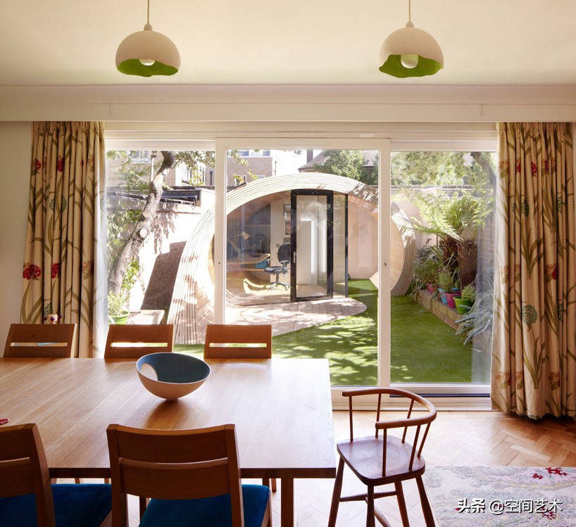 Shoffice办公空间：迷人的小刨花一枚