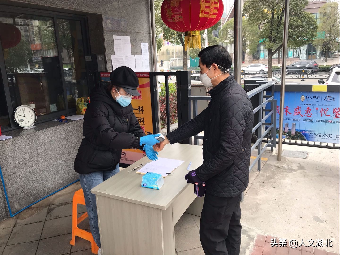 战疫大考中彰显国企担当 (关键时刻彰显国企担当)