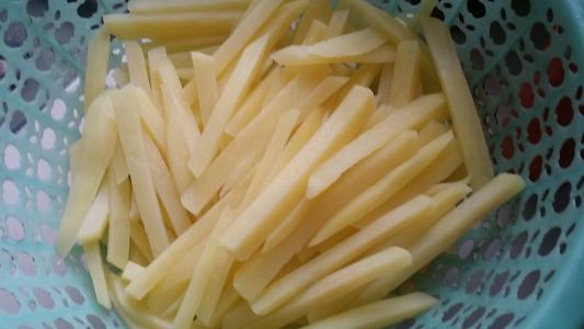 自己在家怎么做薯条空气炸锅版,自己在家怎么做薯条简单做法