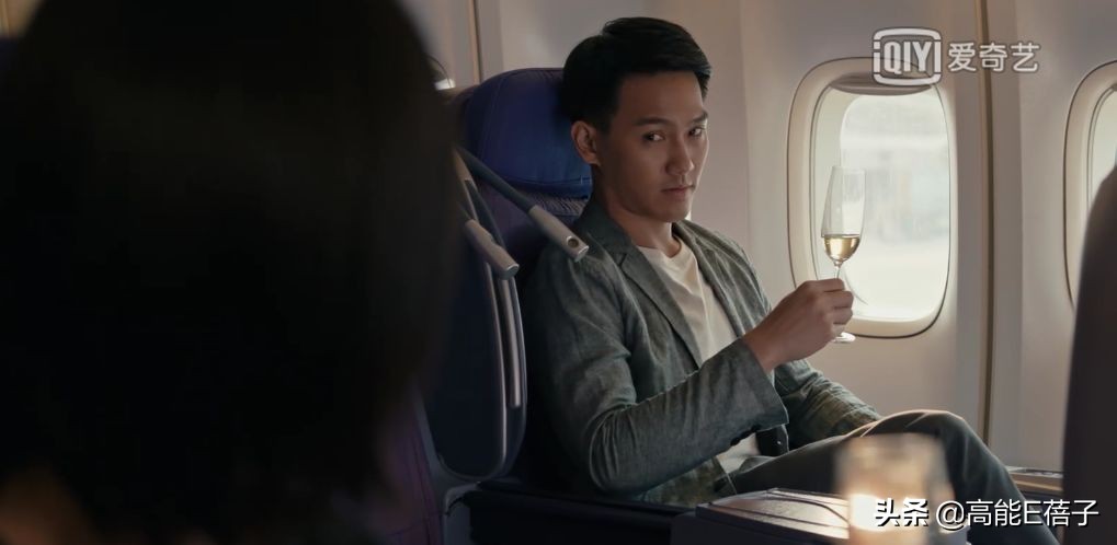 唐人街探案3夜晚一个人关灯,唐人街探案开灯关灯