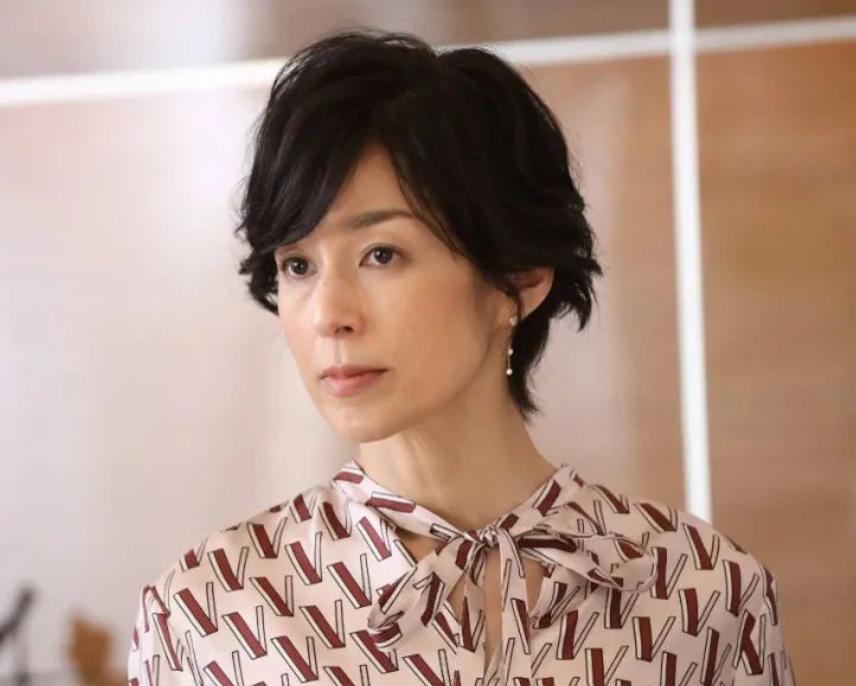 女神铃木保奈美：两婚两离，息影十年育三女，爱情终于败给现实