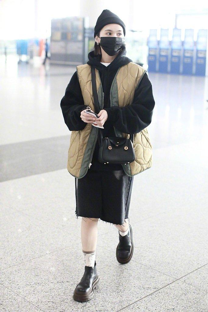 杨丞琳甜酷风穿搭,杨丞琳牛仔外套穿搭