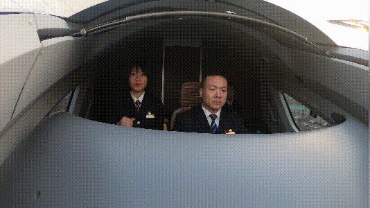 高铁副司机春运夜班的一天,高铁副司机服务春运