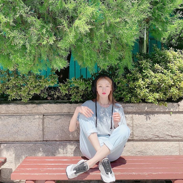 HOTStuff李栋旭太妍抢着戴韩国饰品魔药细细一条却有耀眼女神光