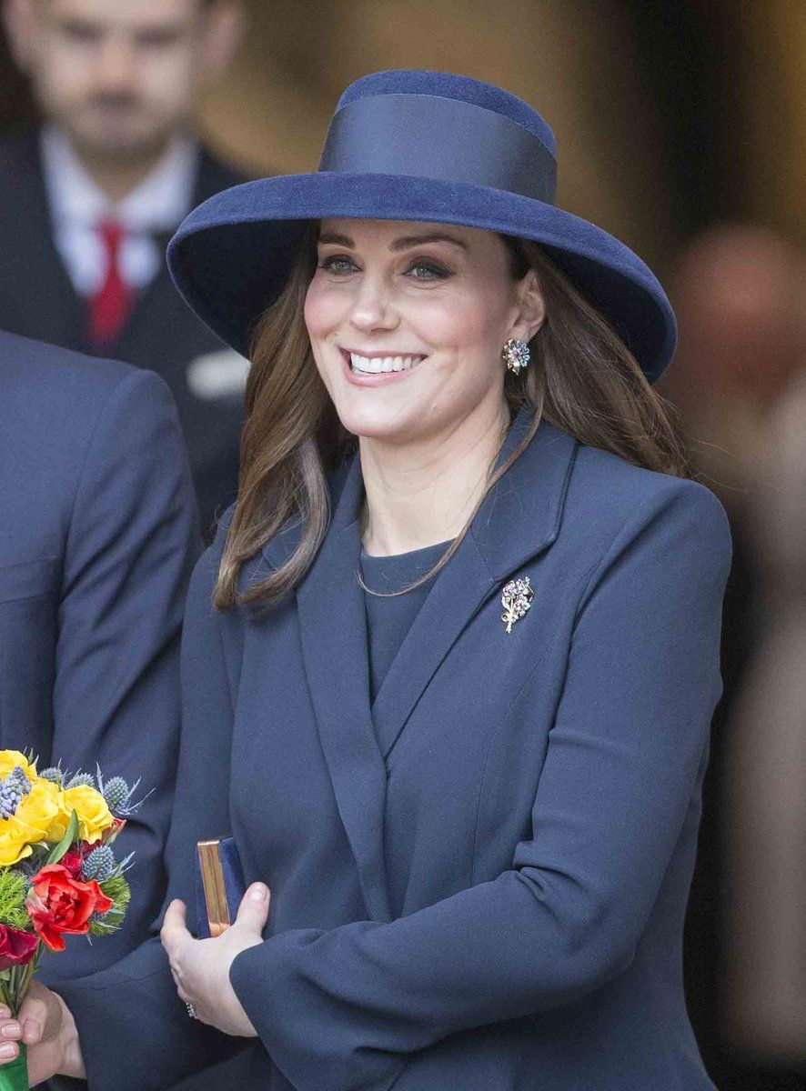 凯特王妃戴戴安娜王妃头饰,凯特王妃戴的是什么头饰