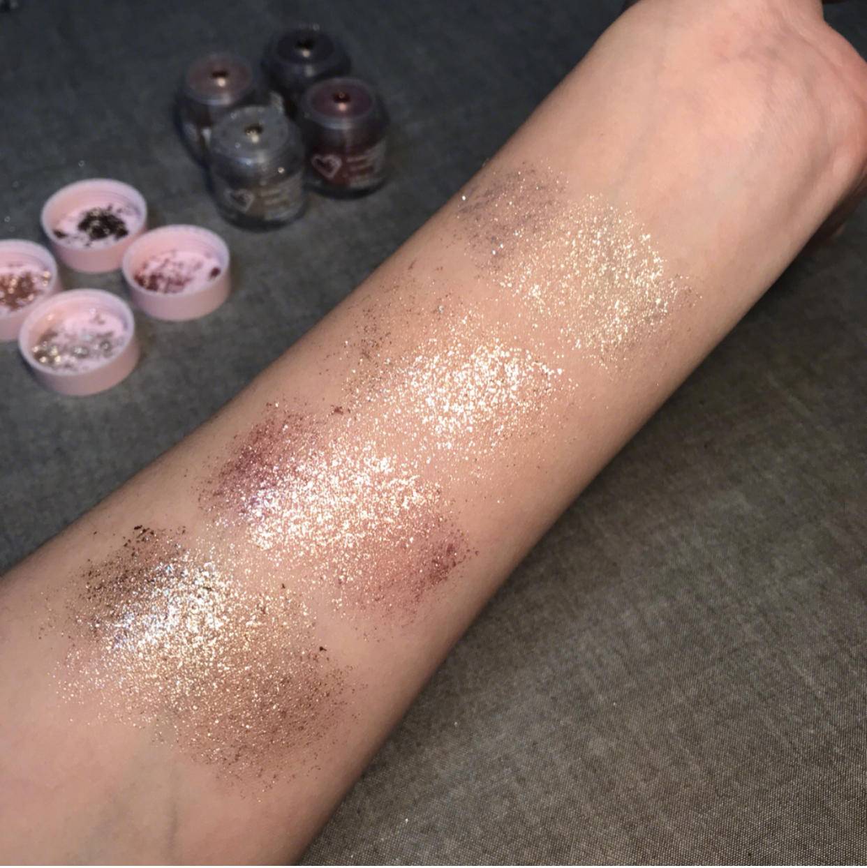 眼睛比较敏感用什么质地的眼影,眼睛凸买什么色的眼影