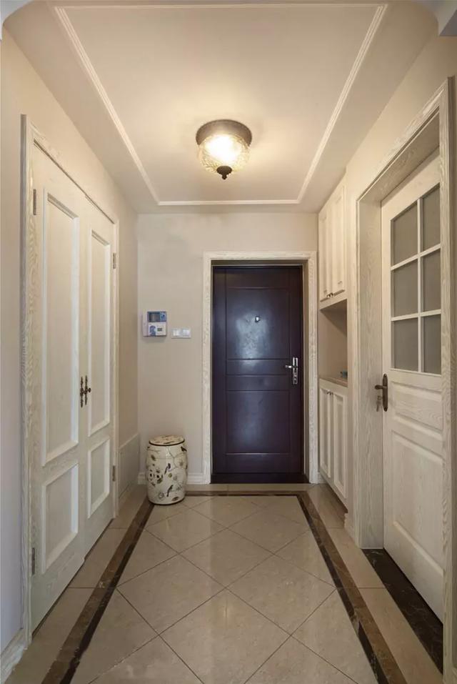 玄关鞋柜装修十大禁忌,鞋柜没做到顶上方的空间怎么利用